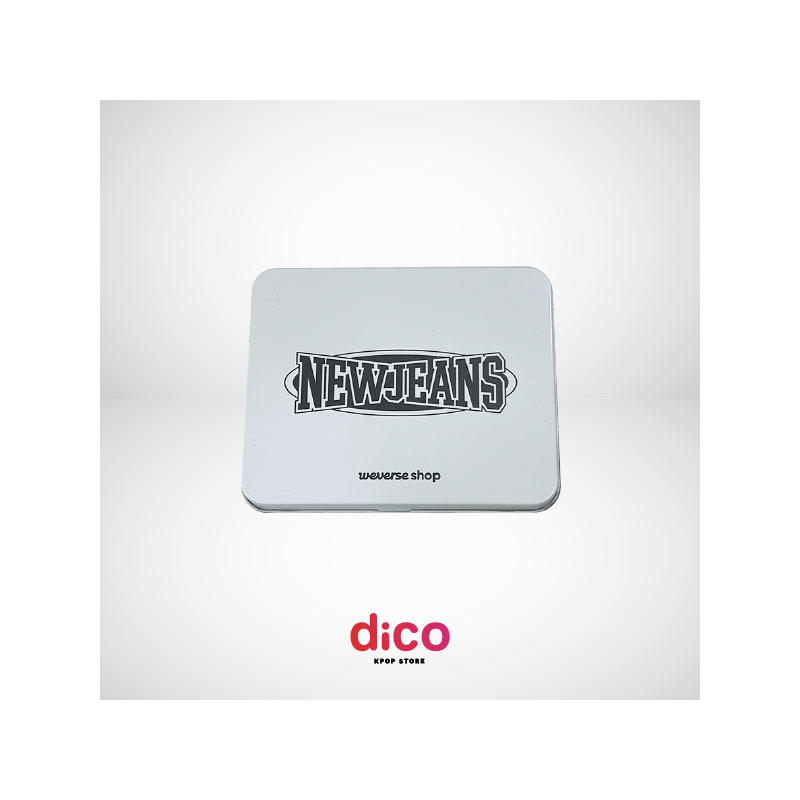 NEWJEANS - LOGO TIN CASE (WEVERSE POB) NEWJEANS - LOGO TIN CASE (WEVERSE POB)